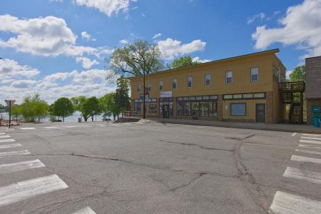 121 Main Avenue W, Winsted, Minnesota 55395, USA