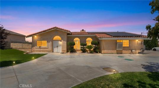 9302 Jacaranda, Hesperia, California 92345, USA