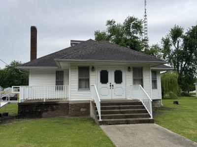 406 S Cleveland, Farmersville, Illinois 62533, USA