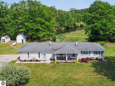 4389 Pine River Road, St Louis, Michigan 48880, USA