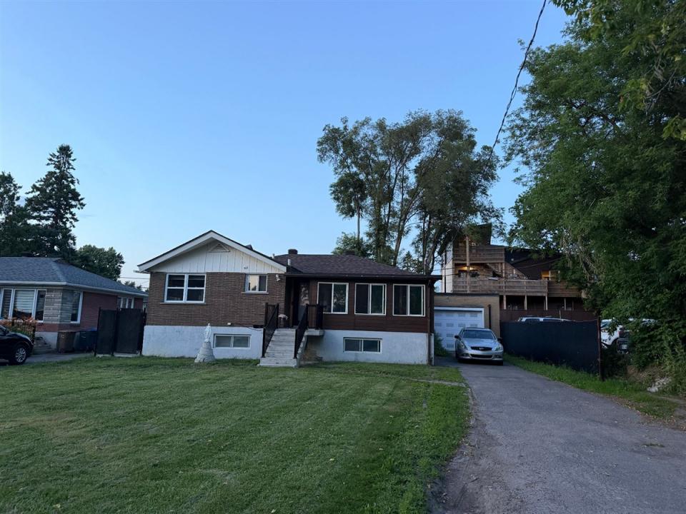 249 62e Avenue, Laval (Chomedey), Quebec H7V 2G4, Canada