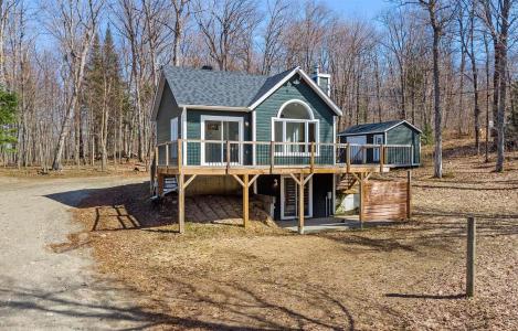 312  Rue de la Détente, Mont-Laurier, Quebec J9L 3G6, Kanada