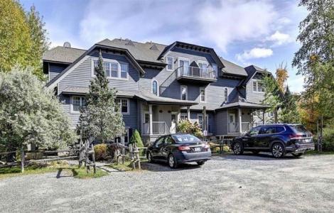 270  Rue du Mont-Plaisant, Mont-Tremblant, קוויבק J8E 1L2, קנדה 