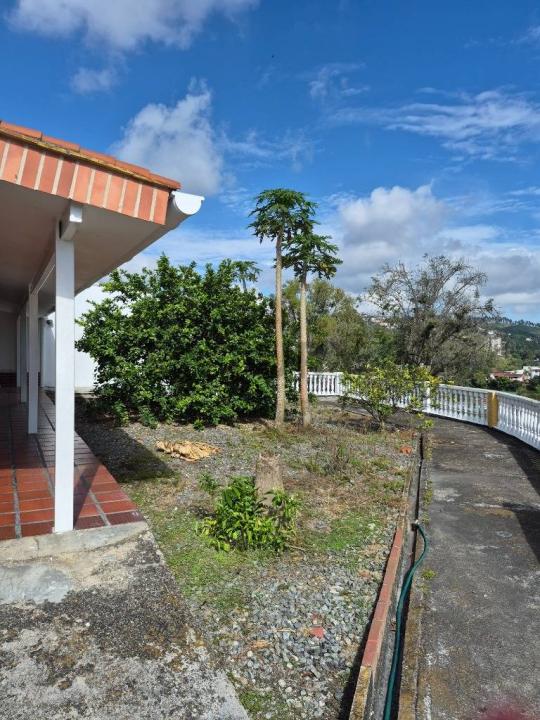 principal casa ppal, San Antonio De Los Altos, Miranda 1204, Venezuela
