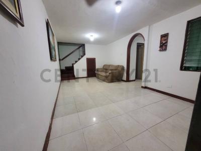 Calle el trapiche Casa 703, Guatire, Miranda 00001, Venezuela
