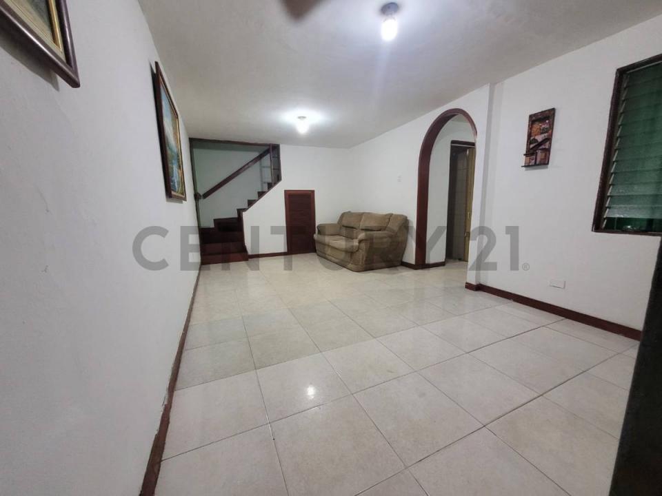 Calle el trapiche Casa 703, Guatire, Miranda 00001, Venezuela