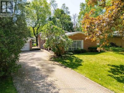 2048 ELMHURST AVENUE, Oakville (fd Ford), Ontario L6J 1X1, CANADÁ