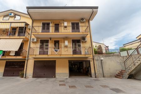 Via Emanuela Setticarraro, Belpasso, Sicilia 95032, Italie