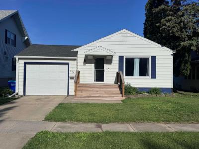 124 7th Ave Se, Oelwein, Iowa 50662, USA