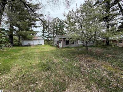382 S Scott Drive, Farwell, Michigan 48622, USA