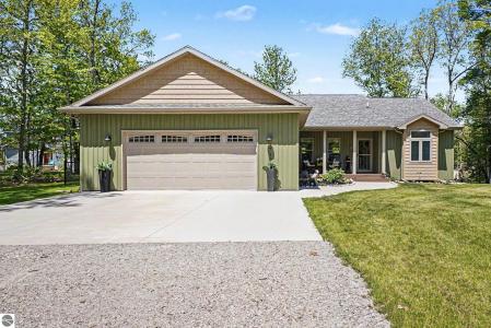 1735 Iroquois Trail, National City, Michigan 48748, USA