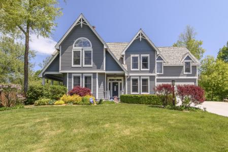 5201 Hunt Club E Rd, Wind Point, Wisconsin 53402, USA