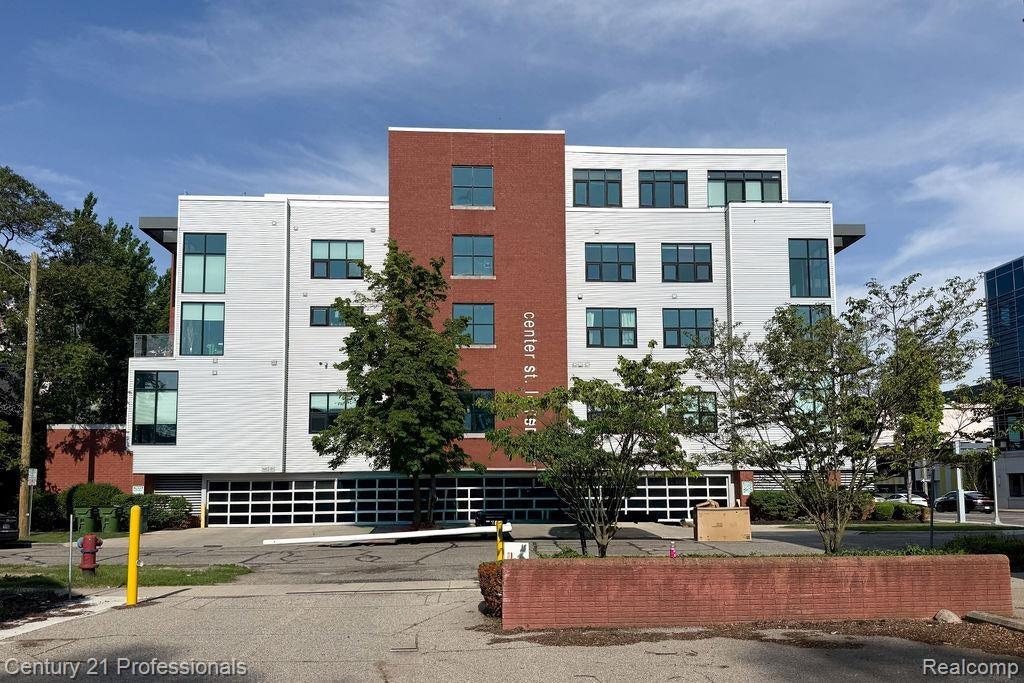 100 N Center Street #306, RoyalOak, Michigan 48067, États-Unis