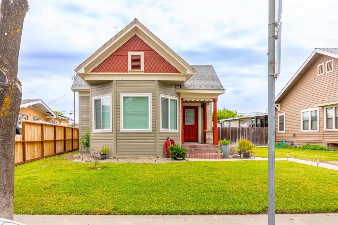1042 R Street, Newman, Kalifornia 95360, USA