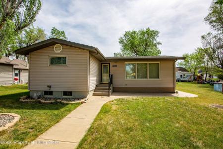309 1st Avenue, Bowman, ND 58623, USA