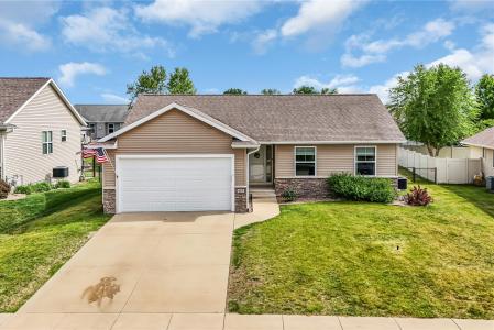 415 Saddleback Road, Marion, Iowa 52302, USA