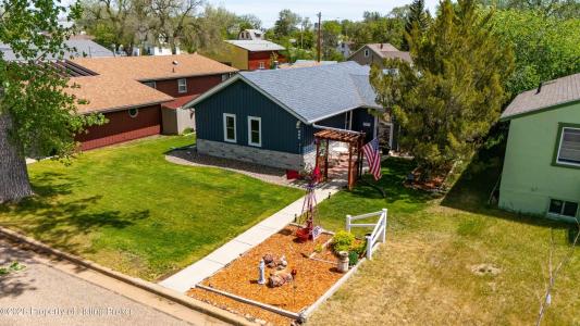 305 4th Avenue, Bowman, ND 58623, USA