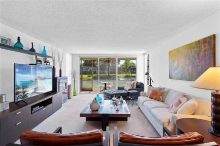 4240 Oaks Terrace #105, Pompano Beach, Florida 33069, USA