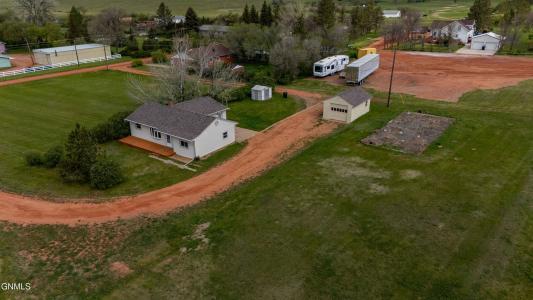 107 6th Street, Belfield, ND 58622, USA