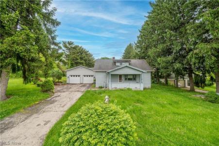 1953 Lawn Avenue, Lowellville, Ohio 44436, USA