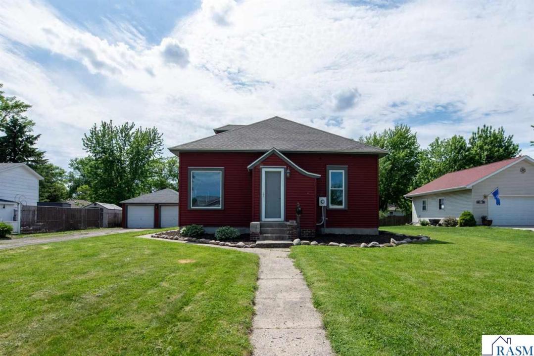 908 SW 3rd Street, Waseca, Minnesota 56093