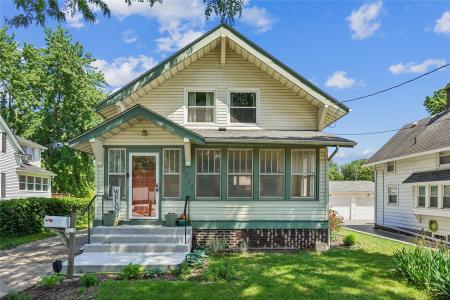 2215 E 9th Street, Des Moines, Iowa 50316, USA