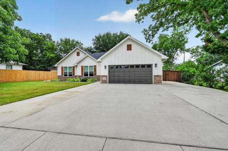 1005 W Chambers Street, Cleburne, Texas 76033, USA