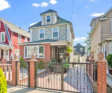 109-27 208th Street, Queens Village, ニューヨーク 11429, アメリカ合衆国