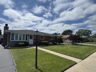 498 Gilbert Drive, Wood Dale, Illinois 60191, USA