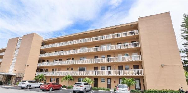 219 NE 14th Avenue #107, Hallandale Beach, Florida 33009, USA