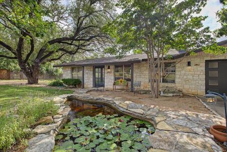 202 Bluebonnet, Fredericksburg, Texas 78624, USA
