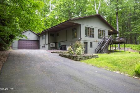 1489 Lakeland Drive, Lake Ariel, Pennsylvania 18436, USA