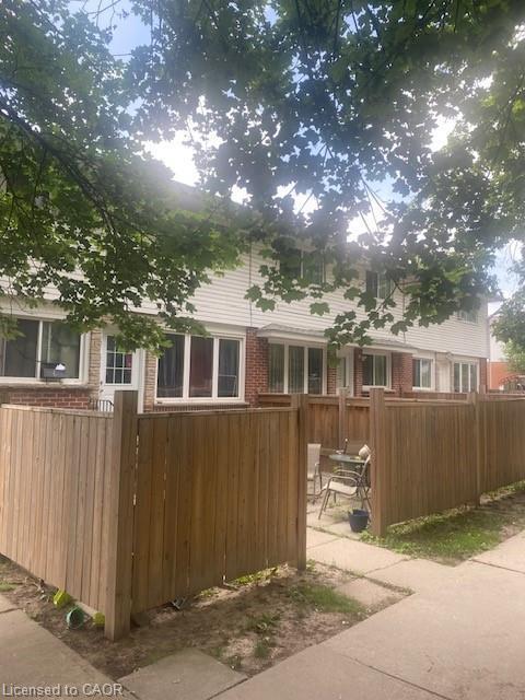 58 HAZELGLEN DRIVE, Kitchener, أونتاريو N2M 2E3, كندا