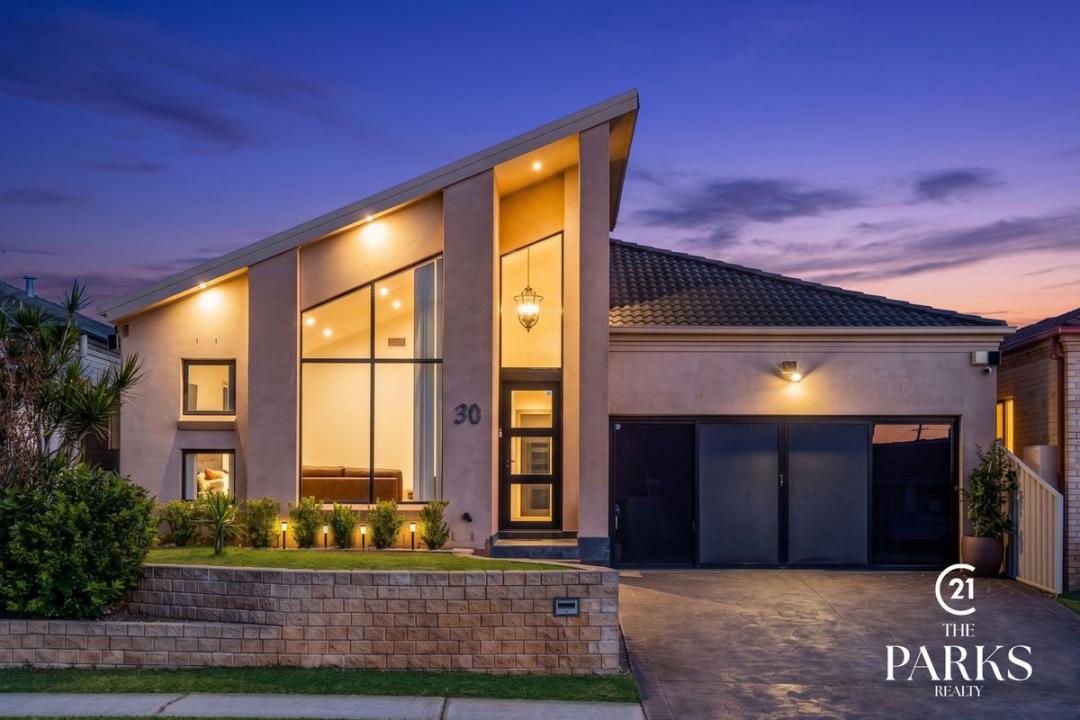 30 Lyrebird Crescent, Green Valley, NSW 2168, Australia
