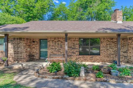 1224 S 8th Avenue, Chickasha, Oklahoma 73018