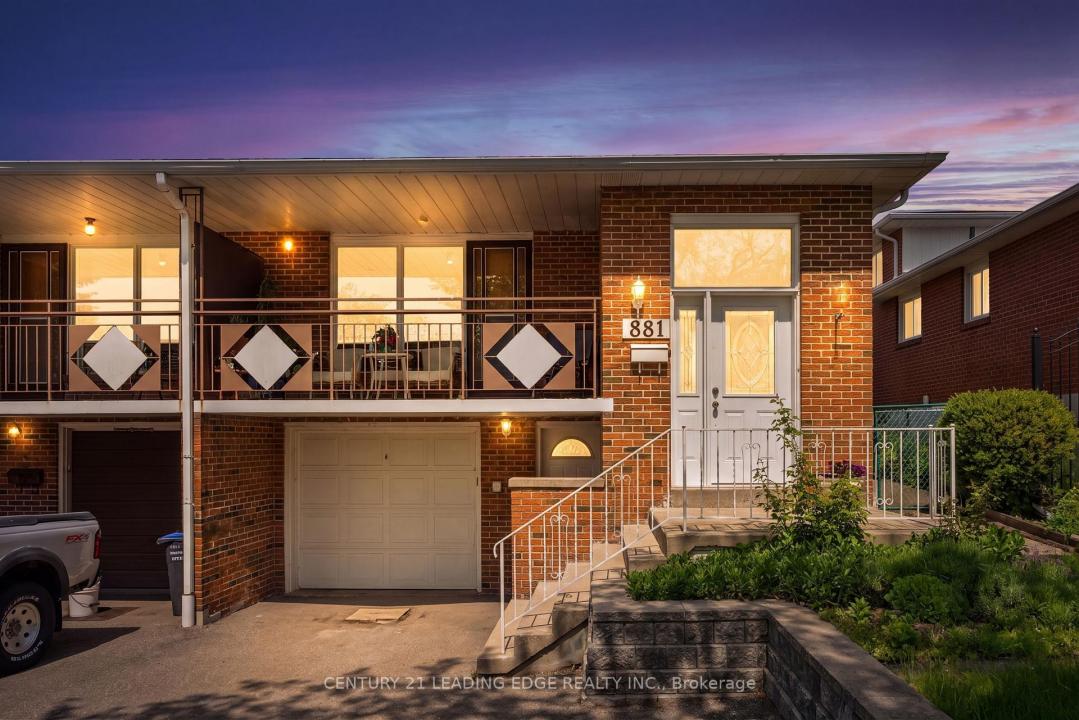 881 BLAIRHOLM AVENUE, Mississauga, Ontario L5C 1G5, Canadá