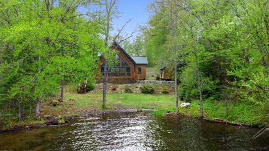 75  Ch. de la Plage, Mont-Laurier, Quebec J9E 3A8, Kanada