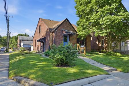 22401 Cobb Street, Dearborn, Michigan 48128, Amerika Birleşik Devletleri