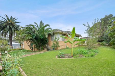 8 Sevenoaks Crescent, Bass Hill, NSW 2197, Australia