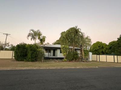 1 Cook Crescent, Dysart, QLD 4745, Australien