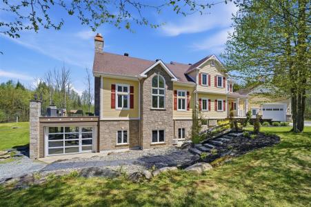 3398-3400 Rue du Renard, Sherbrooke (Fleurimont), Quebec J1H 0C7, Canada