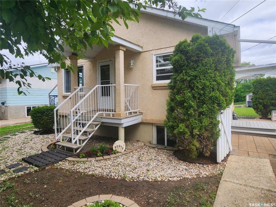 137 11TH AVENUE SE, Swift Current, Саскачеван S9H 3R6, Канада