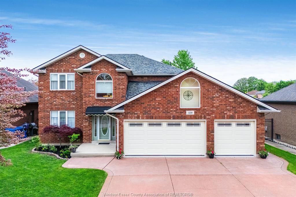 1239 RADCLIFF, Windsor, Ontario N8P 1P2, Canada