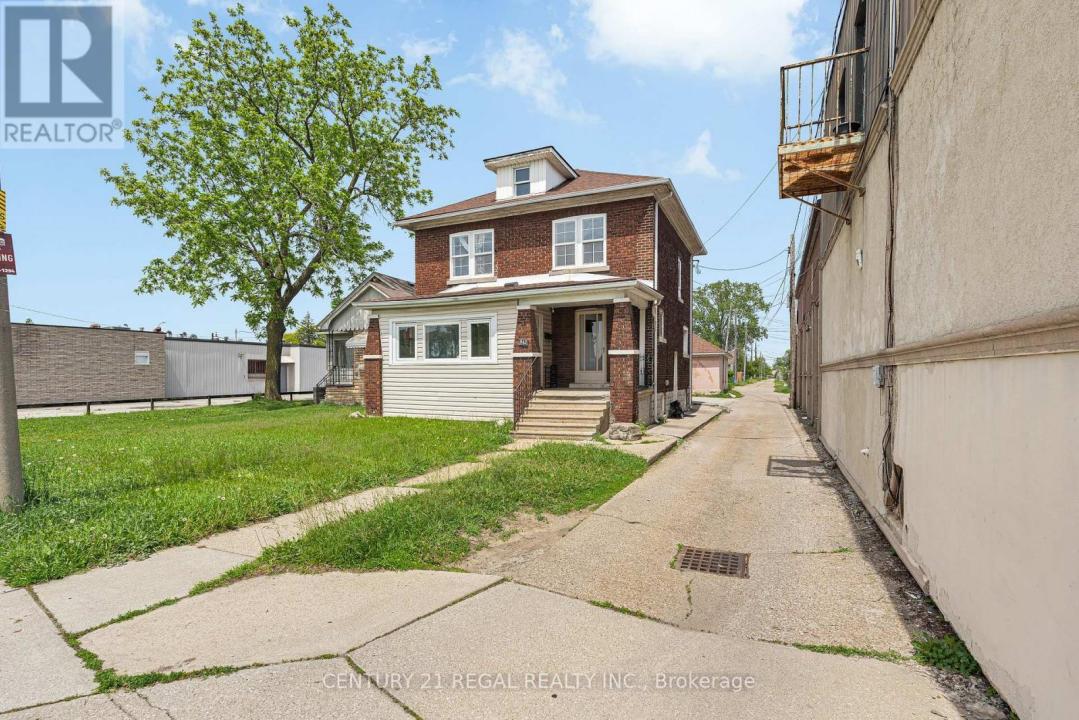 942 TECUMSEH ROAD EAST, Windsor, Ontario N8X 2S6, Canada