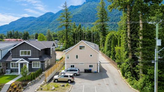 548 PARK STREET, Hope, British Columbia V0X 1L0, Canada