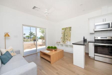 302, SEA MIST 1 BED MODERN CONDO WEST BAY, Garvin Road, West Bay, Grand Cayman, Quần Đảo Cayman