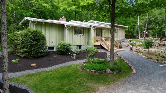 10  Ch. Minnes, Chelsea, Québec J9B 2A5, Canada