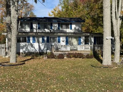 9394 E Houghton Lake Drive, Houghton Lake, Michigan 48629, USA