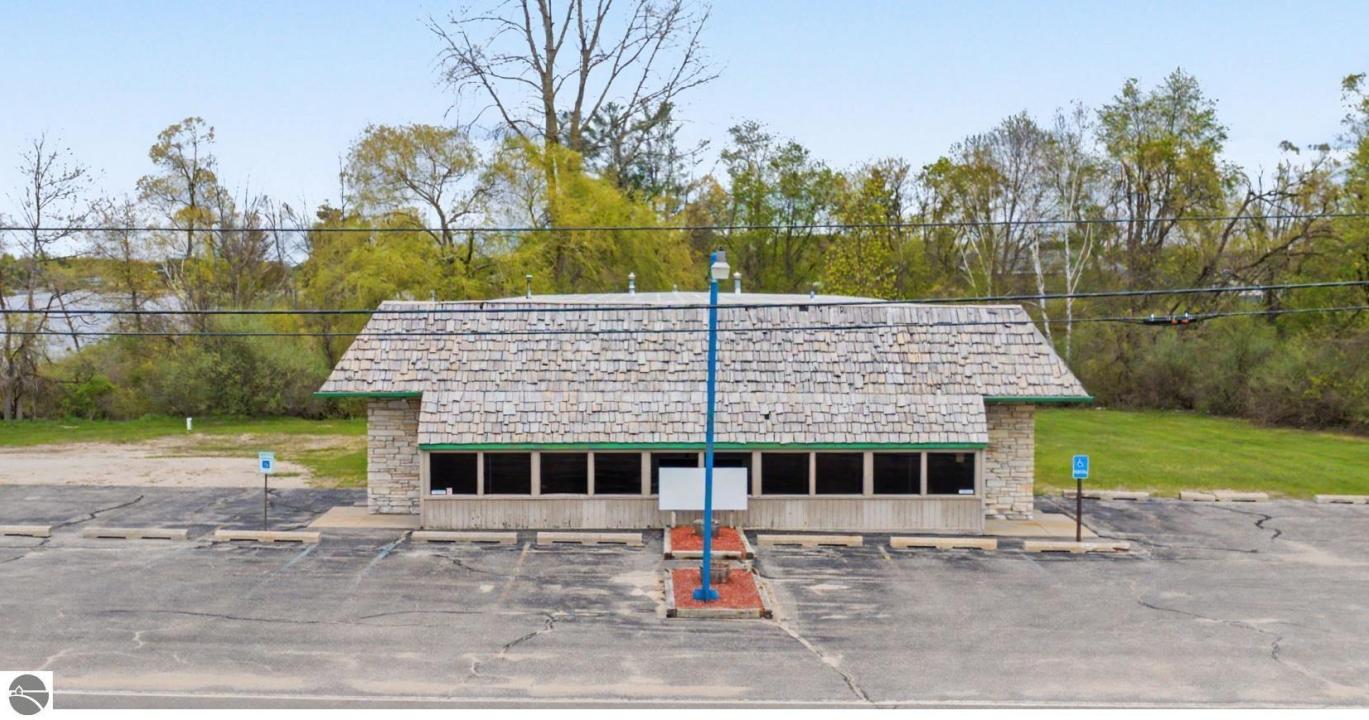 3520 N Woodruff Road, Weidman, Michigan 48893, États-Unis