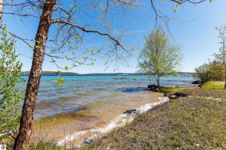 1515 South Shore East, Frankfort, Michigan 49635, USA